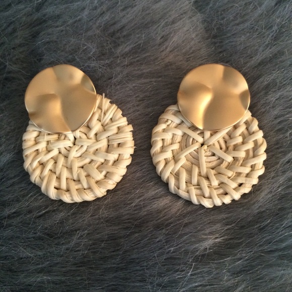Lundwick Earrings - Picture 2 of 4